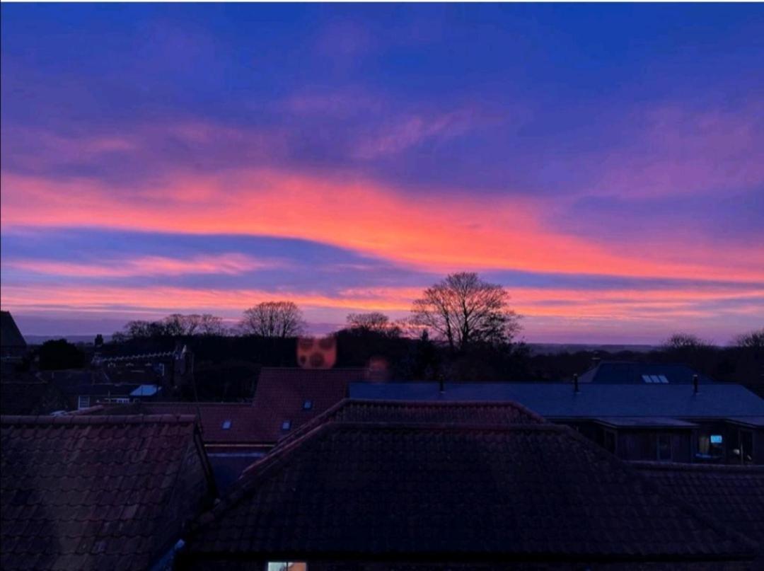 Sunset View, 2 Bedrooms In The Heart Of Holt With Parking Εξωτερικό φωτογραφία
